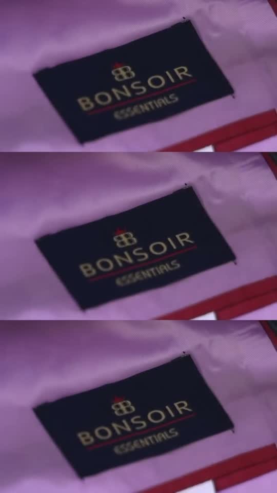 Bonsoir India influencer marketing campaign video by DigiStreet Media - Close on the cloth